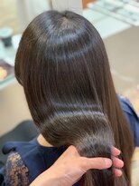 プラグ(Plug)&nbsp;Plug髪質改善ミネコラで水分補給