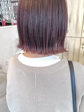ツイギー 伊賀上ビル店(TWiGGY) 【ラベンダーピンク】切りっぱなし、アゴラインボブ