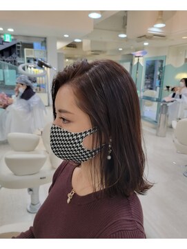 クオーター(QUARTER) 色気あふれるヌーディーカラー