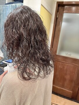 ラレイ(Lalei) 暗髪スパイラルパーマ