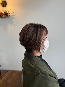アメリア(Amelia) 前下がりショートヘア