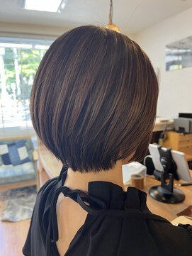 バイエイト 野並店(By Eight) 丸みショート×グレイカラー＋ハイライト