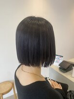 エメ 小山(Aimer) 切りっぱなしボブ
