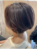 白髪に立体感と動きを。大人のためのハイライトデザイン