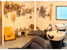 エメ(aimer)の雰囲気(oggi mutaによる髪修復で、自分へのご褒美や息抜きをどうぞ)