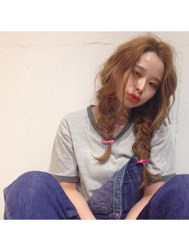 ケイトテイラー(KATETAYLOR) ヒッピーウェーブ×ブロンドハイライト