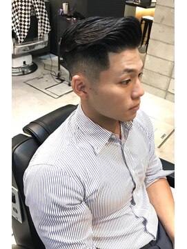 フランクスバーバー アンド ビアークラブ(FRANK'S BARBER and BEER CLUB) ワイルドツーブロックサイドパートショートテかき上げフェード