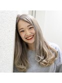 ハイトーングレージュ