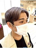 明るめシルバーカラーのセンターパートマッシュ！