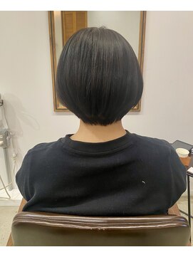 ナザリ(NASARI) ショートボブ