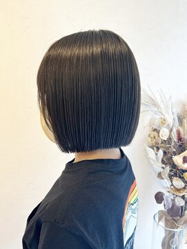 イソラヘアアトリエ(Isola hair atelier) 【Isola】ストレート×ぱつっとボブ