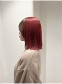 レッド×グレーのツートンカラーデザイン