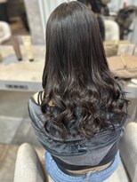 ラビス 浦和(Lovis)&nbsp;グレーベージュ/レイヤーロング/アッシュカラー/前髪パーマ/浦和