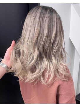 ノーバル バイ シエスタ 池袋(NoVal by siesta) ホワイトミルクティー