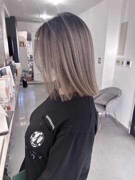 キング 梅田(K!ng) 縮毛矯正髪質改善ハイライトレイヤーカット梅田美容室エクステ