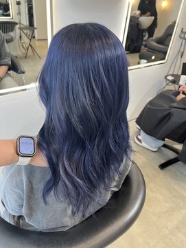 クオン 伊勢崎(QUON.) 色落ちがグレーになるネイビーカラー