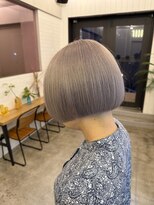 グッデイ ヘアー(GOOD DAY HAIR)&nbsp;大人女性の上品シルバーブリーチボブ