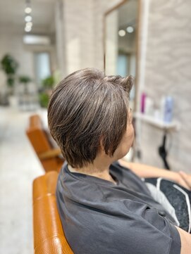 キール(Kir) 白髪活かすショートスタイル[浦添/経塚/白髪ぼかし/ハイライト]