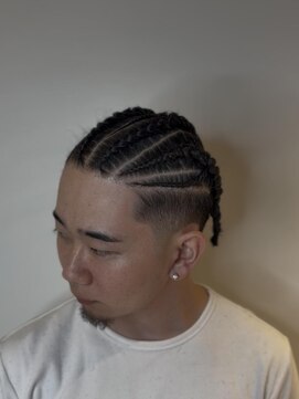 フランクスバーバーザスタンド(Frank’s barber the stand) 刈り上げセンターパート/波巻きツイストスパイラル/飯田橋