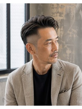 メンズバグズ(MEN's Baguz) 大人メンズ刈り上げ毛流れパーマスタイル