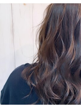 ウミマチ(umi machi) umi machi 色気破れるlow透明感セミロング　2022/4/15