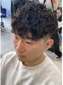 スペインカールツーブロックテーパーフェードバーバースタイルS