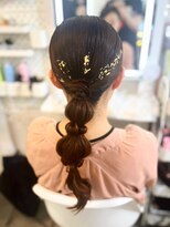 結婚式 二次会 お呼ばれ タイトポニー玉ねぎヘア×金箔