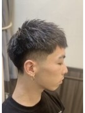 ミリオンバックス 御徒町店(Million Backs) テーパーフェード/フェード/ショート<理容室>[メンズ/眉毛]