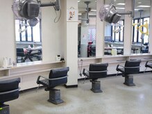 サロンド ながい(Salon de)の雰囲気（全６席の広々空間でゆったりくつろいで頂けます♪）