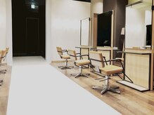 テン アベダ ららぽーと名古屋みなとアクルス店(TEN AVEDA)の雰囲気（広々とした店内です◎〈レイヤー/韓国風/白髪染め/名古屋〉）