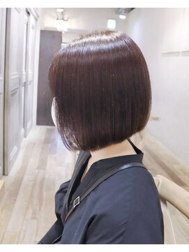 アンビアンスアミ(ambiance ami) 艶々レッドブラウン丸みボブ
