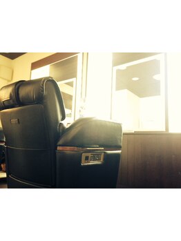 【朝8：30から営業/最終受付19：00】お仕事帰りのビジネスマンや、お出かけ前の身だしなみにオススメ！