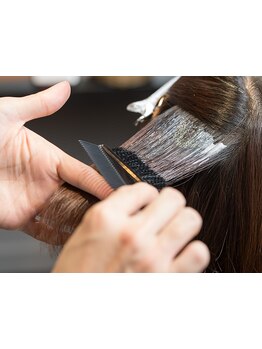 様々なカラーを試してきた方にこそ体感してほしい…。ゲストの髪の状態からベストな色味を導きます♪