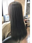 艶カラー×ストレートスタイル