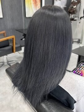 ディティール(Detail) ダークカラー×ブルーグレー