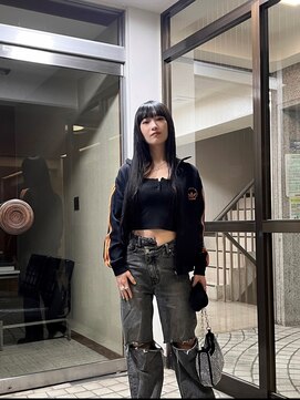 サリ(SARY) 黒髪ロングヘアと縮毛矯正