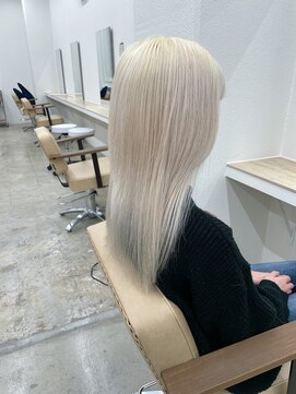 ニュート(Neut ) ホワイトブロンドカラー/レイヤー/ケアブリーチハイトーン名古屋