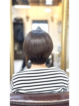 トイロ(toiro) 透け感カラーと春ショート