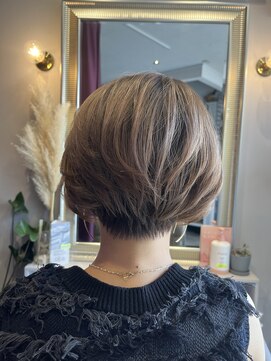 ソフ(soph) シャドウルーツ丸いショートボブ