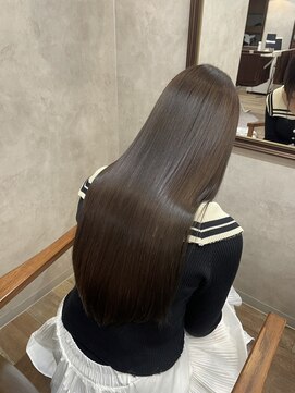 ウタリ(utari) 透明感あるオリーブカラー【難波 桜川/髪質改善】