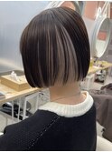 ホワイトシルバーのインナーカラー（ブリーチ１～2回）