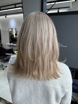 ジルバイジゼル(JILL by GiseL) 中世ウルフ/メンズウルフ/ハイトーン/ダブルカラー/ホワイト