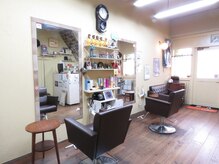 お子様からご年配、男性も対応♪白髪も素敵な似合わせショート