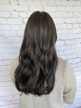 オリーブベージュ