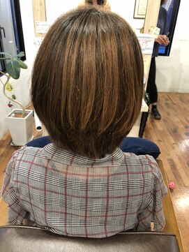 アンプレヴーアジュテ(Impre'vu ajoute) 軽やかショートボブ