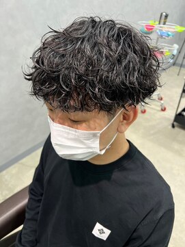 リット×ベリエ(Lit.×belier) ツイストスパイラルパーマ波巻きスパイラル刈り上げマッシュ