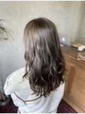 深めオリーブベージュ