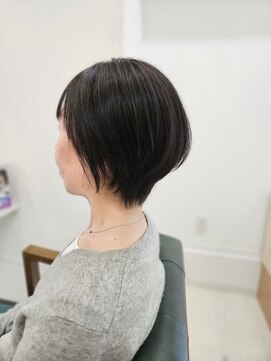 ネクサス NEXUS 落ち着いたシルエット。大人ショートボブ
