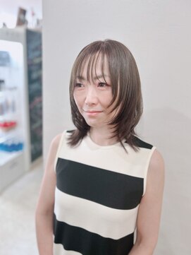 カラーズアンドロッソ(Colors&Rosso) ミディアムウルフで華やかに。