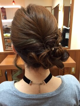 ルーシーヘアー(Luci Hair) シニヨンスタイル
